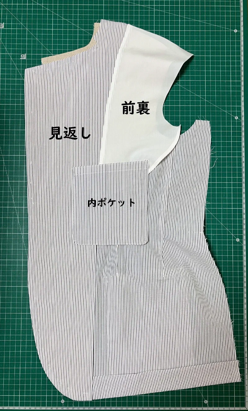 内ポケット。パッチポケットとして見返しと前裏に縫い留めてある。